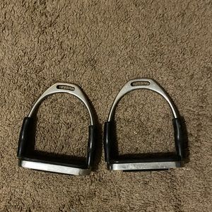 Flexible Stirrup Irons